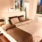 Апартаменты Terrasse Vue Tour Eiffel Париж